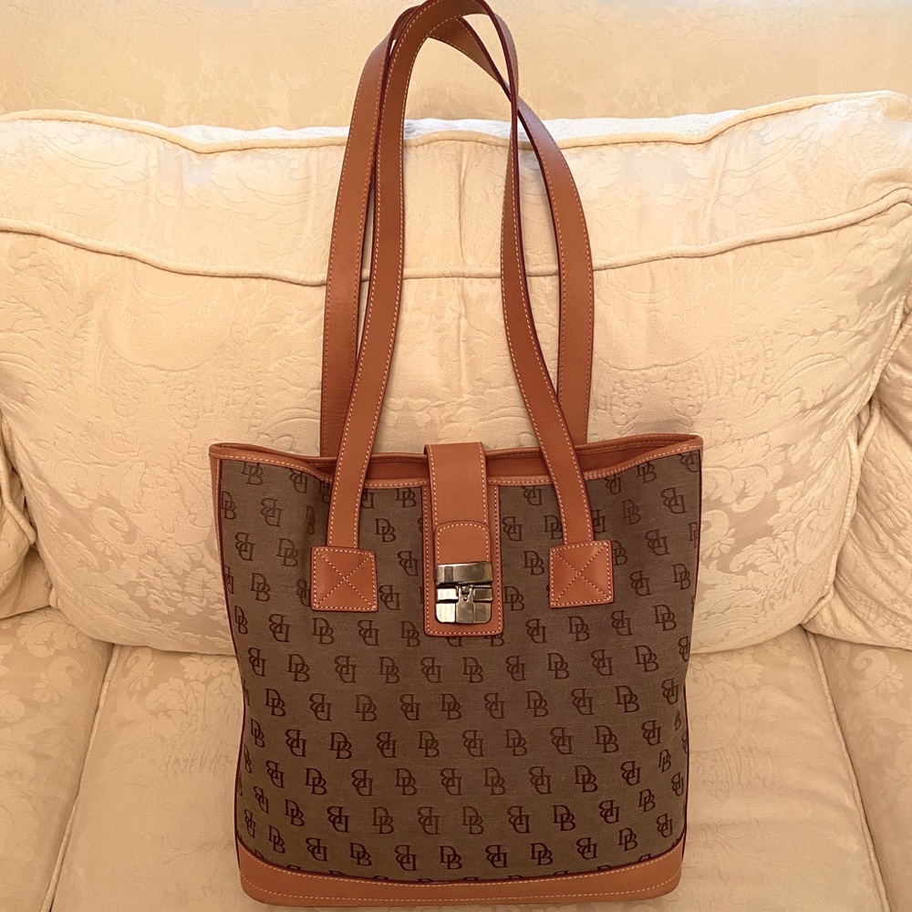 Dooney & Bourke Excellent Condition Tote Bag